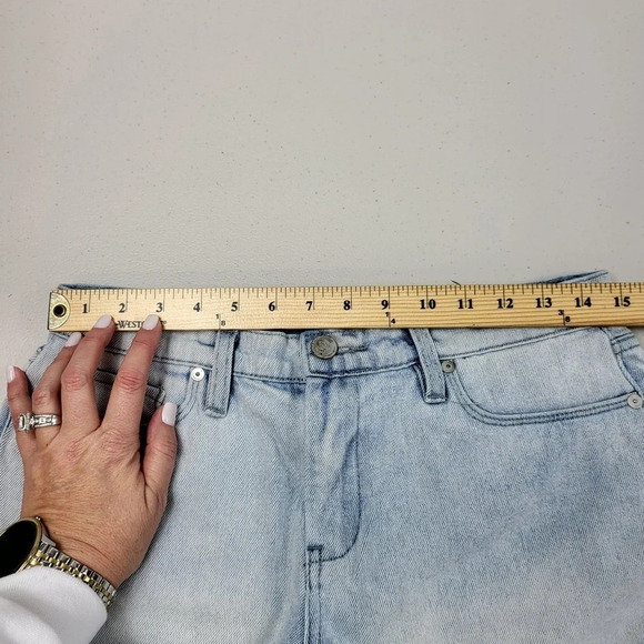 Blank NYC The Fulton Roll Up Short Light Wash Raw Hem Shorts Sz 29 - Picture 7 of 14